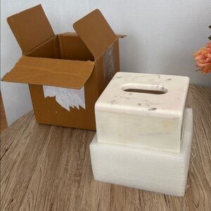 Elegant Marble Tissue Box Cover - Cream